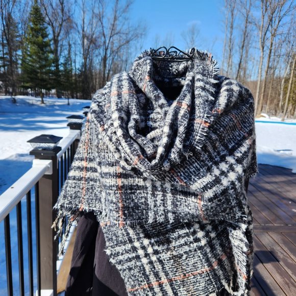 Scarf, soft, warm, fringe, like new! Gray, white, black, hint of orange! - Picture 3 of 10